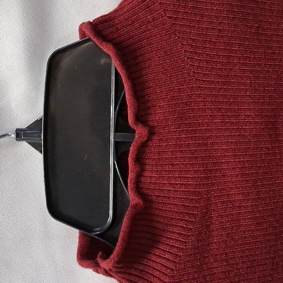 NWT Womens Dazy Elegant Burgundy Lace Cuff Women's Top - Picture 3 of 4